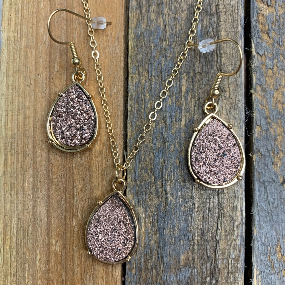 CORAL Glitter Resin Teardrop Necklace Earring Set